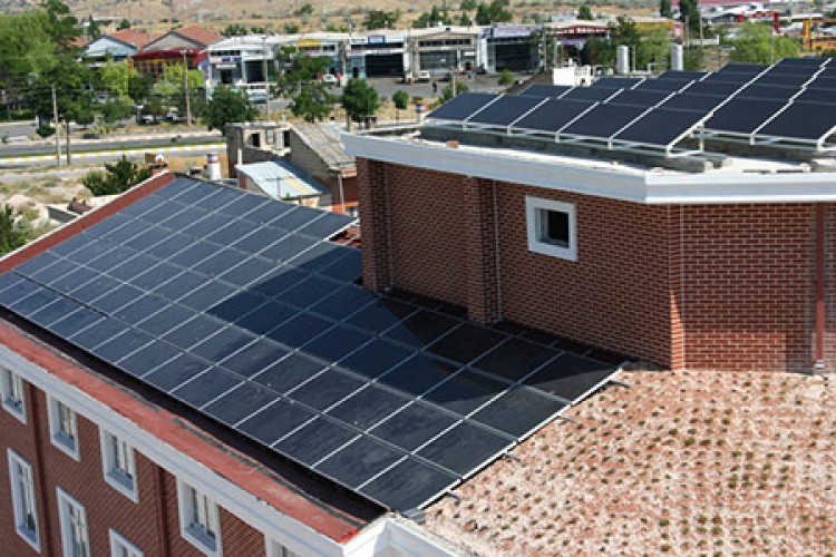 Türkiye’de ilk defa eğimli çatıda yeşil çatı uygulaması